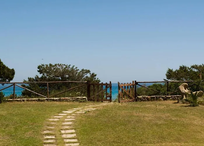 House, On The Кастиадас